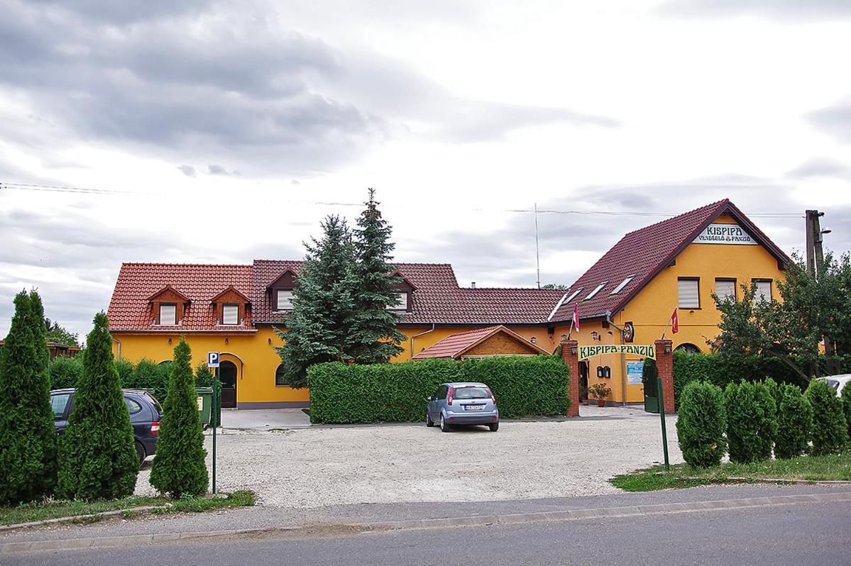 Kispipa Panzio Bed & Breakfast Сомбатели Екстериор снимка