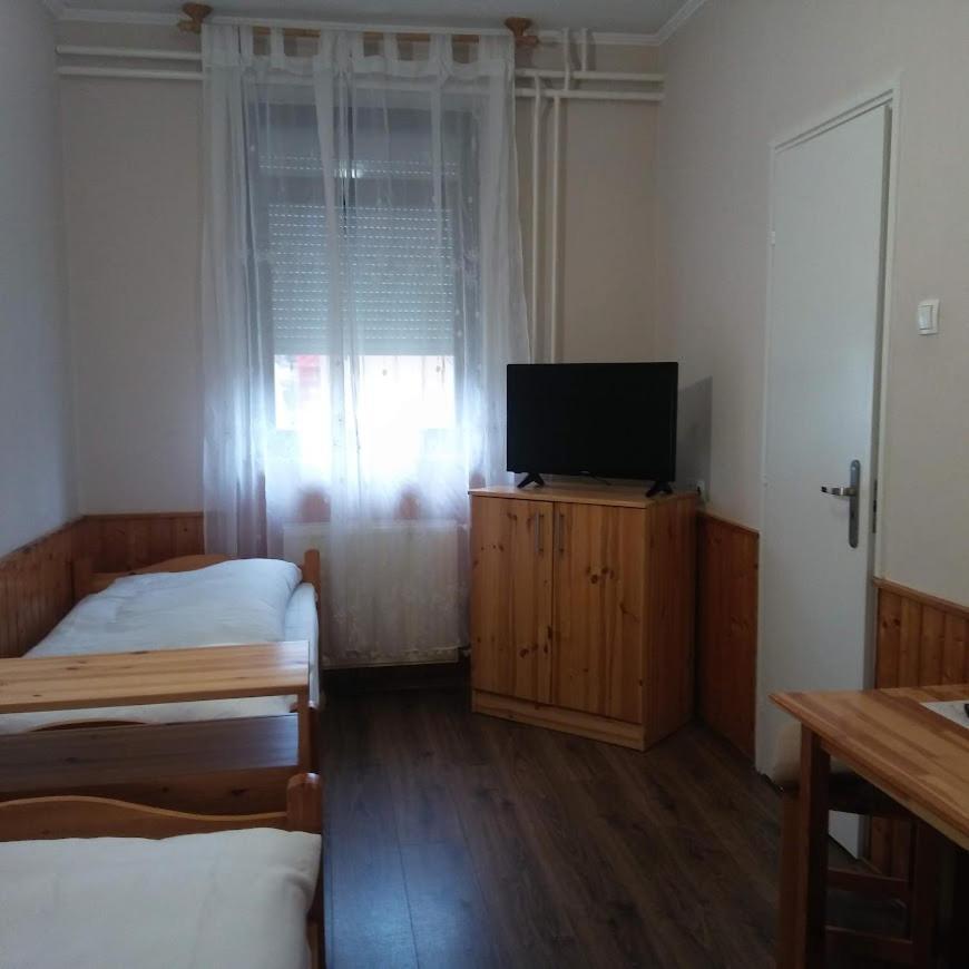 Kispipa Panzio Bed & Breakfast Сомбатели Екстериор снимка