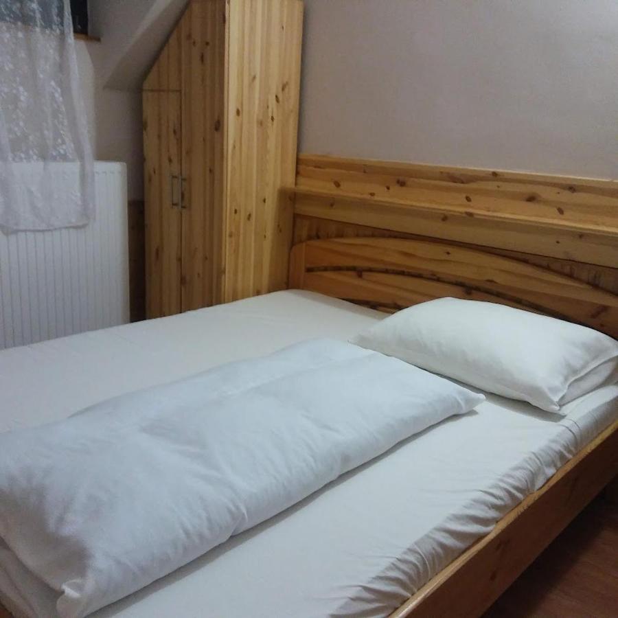 Kispipa Panzio Bed & Breakfast Сомбатели Екстериор снимка